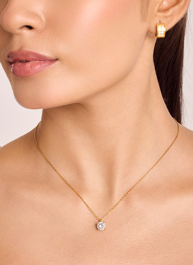 Elegant Golden Solitaire Necklace