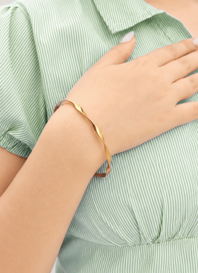 Golden Twist Bangle:BYOS